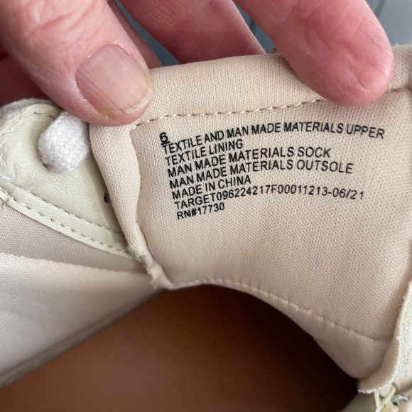 Universal Threads Cream High-Top Sneakers size 6. Zippers for easy slip on - Picture 3 of 6